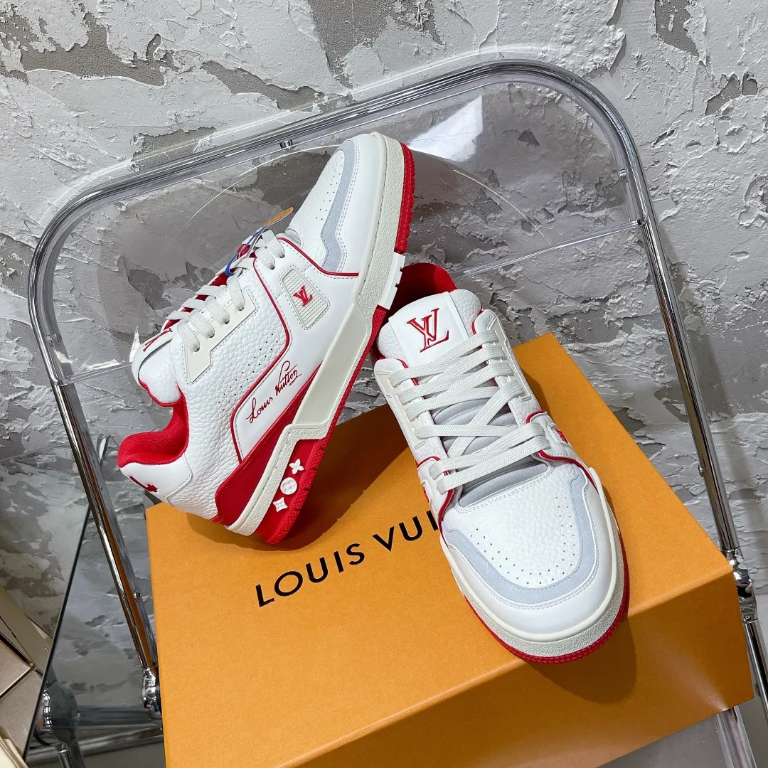 P840👟👟 Couple code #𝐋𝐨𝐮𝐢𝐬𝐕𝐮𝐢𝐭𝐭𝐨𝐧 Ceiling purchase level! 𝐋𝐕 trainer "Limited series of casual sports basketball shoes for couples. Super fun, super childlike, crazy exciting💗Please distinguish from the currency in the market🙅🏻‍♀️ Ceiling level purchasing agency Full set of exquisite airplane box packaging Please look for our quality‼️ Please pay attention to distinguish the currency materials in the market! Original custom-made embossed grained calfskin for the upper (non-market superfiber leather) Everyone needs to distinguish) symmetrical old pattern washed denim, custom-made breathable mesh lining, TPU suction mold outsole. The material details and workmanship are top-notch! Comes with exclusive exquisite gift box packaging 🎁 SIZE: 35-44 (Male 38&45 46 customized)